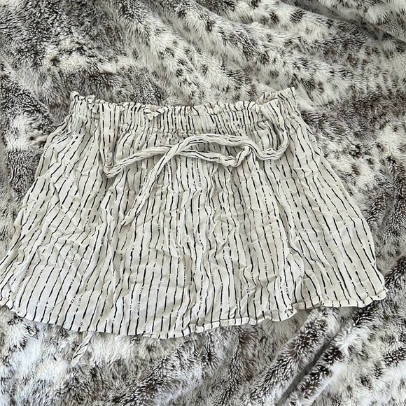 Billabong Mini Skirt - Picture 1 of 4